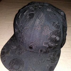 Skull fitted hat size 7 5/8 used good condition